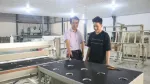 “Kỹ sư làng” sáng chế máy cắt kính bán ngược sang Trung Quốc