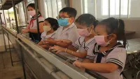 Bến Tre, Tiền Giang: Học sinh nhiều nơi chuyển qua học trực tuyến vì COVID-19
