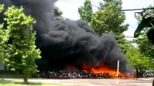 Cháy hơn 100 xe máy tại bãi giữ xe vi phạm, công an có phải đền?